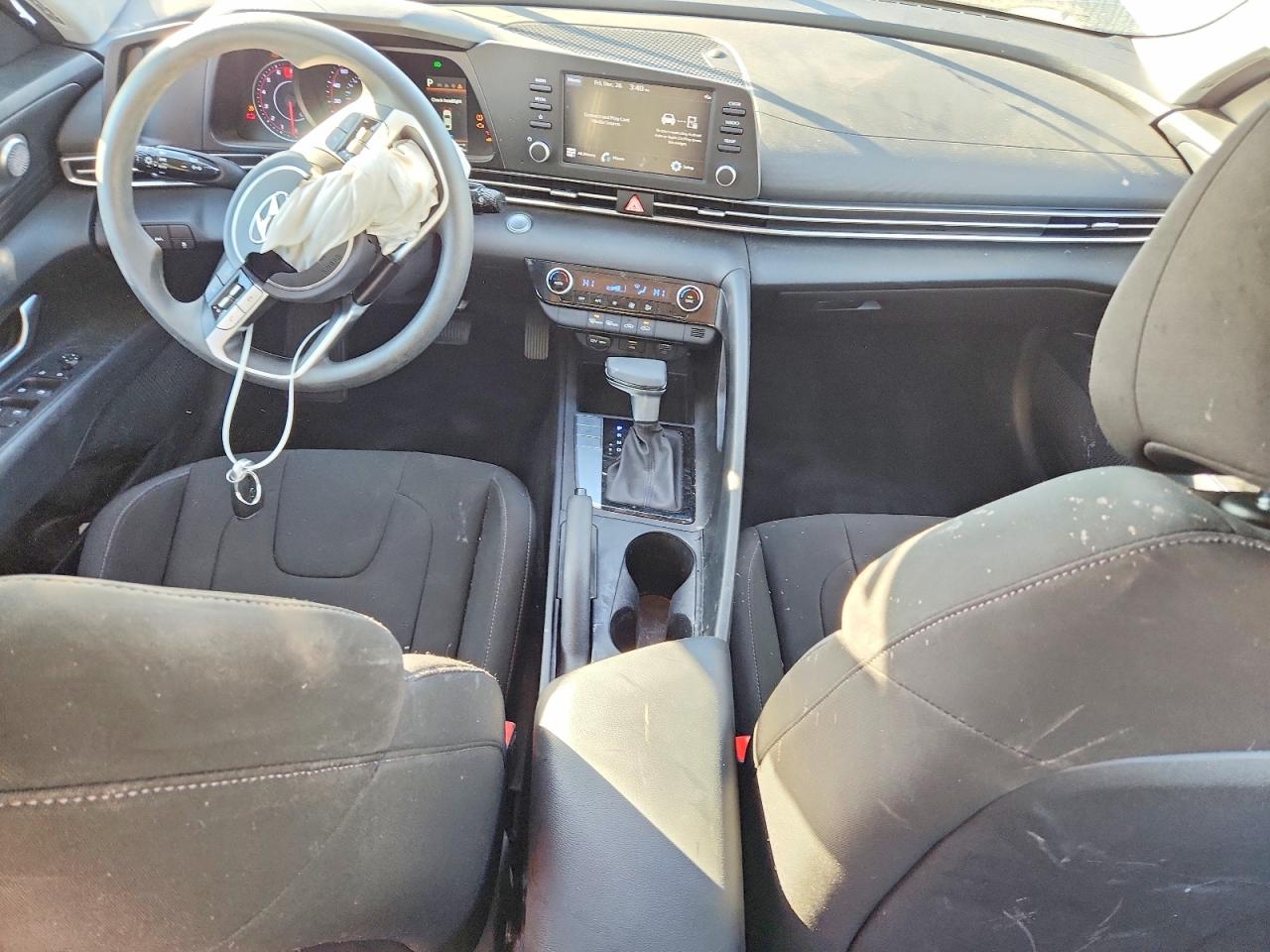 2023 HYUNDAI ELANTRA SEL photo 8