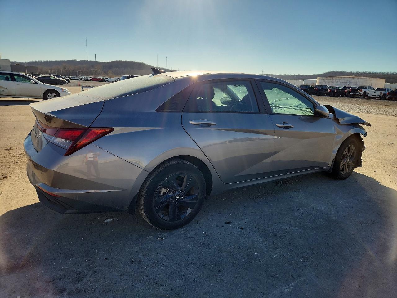 2023 HYUNDAI ELANTRA SEL photo 3
