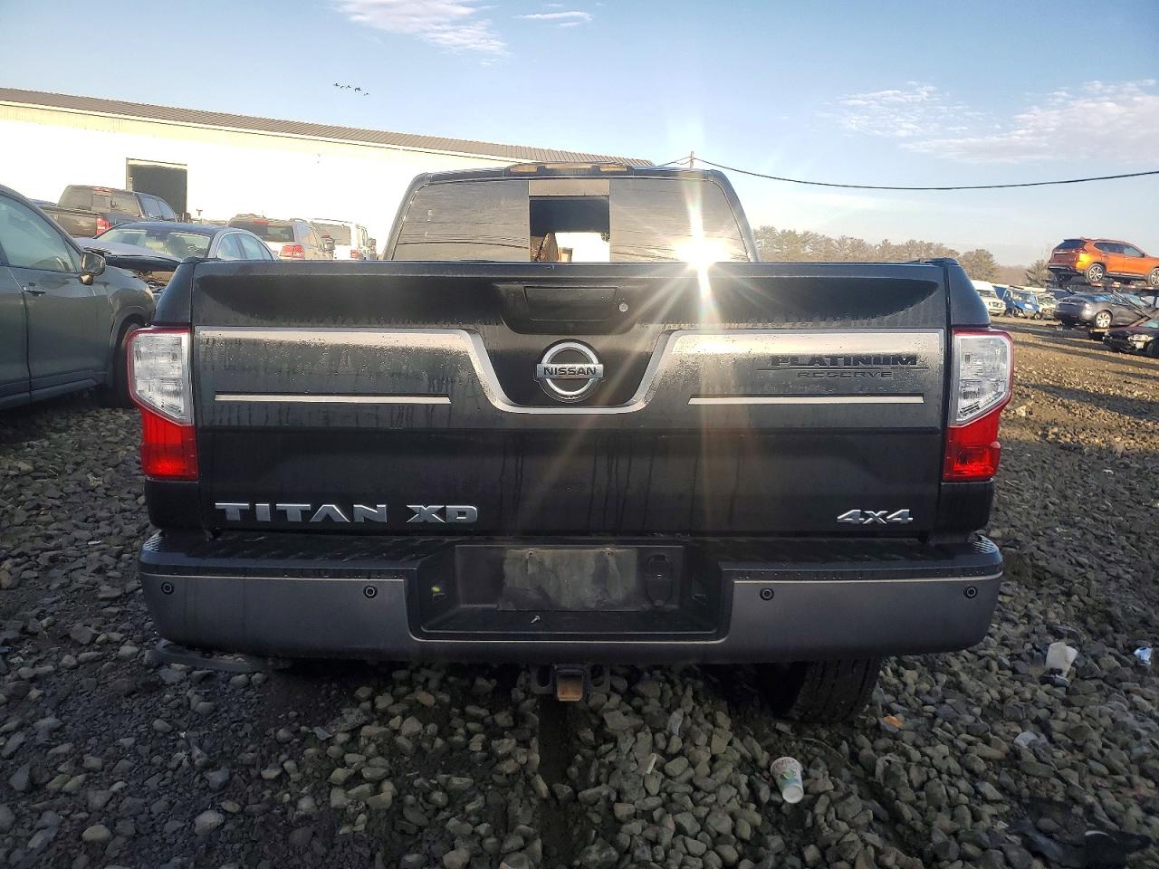 2018 NISSAN TITAN XD SL photo 16