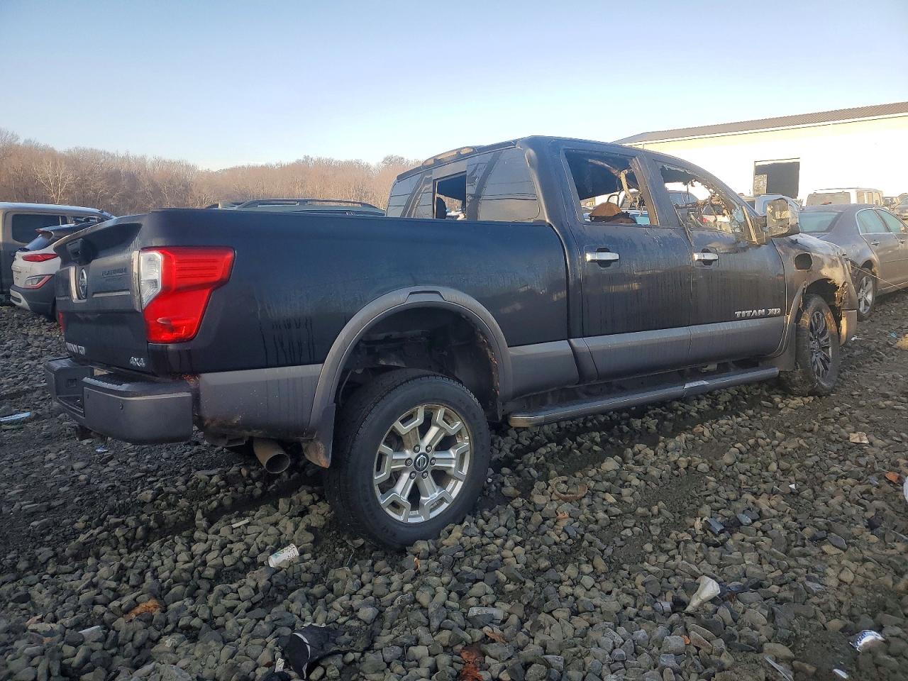 2018 NISSAN TITAN XD SL photo 7