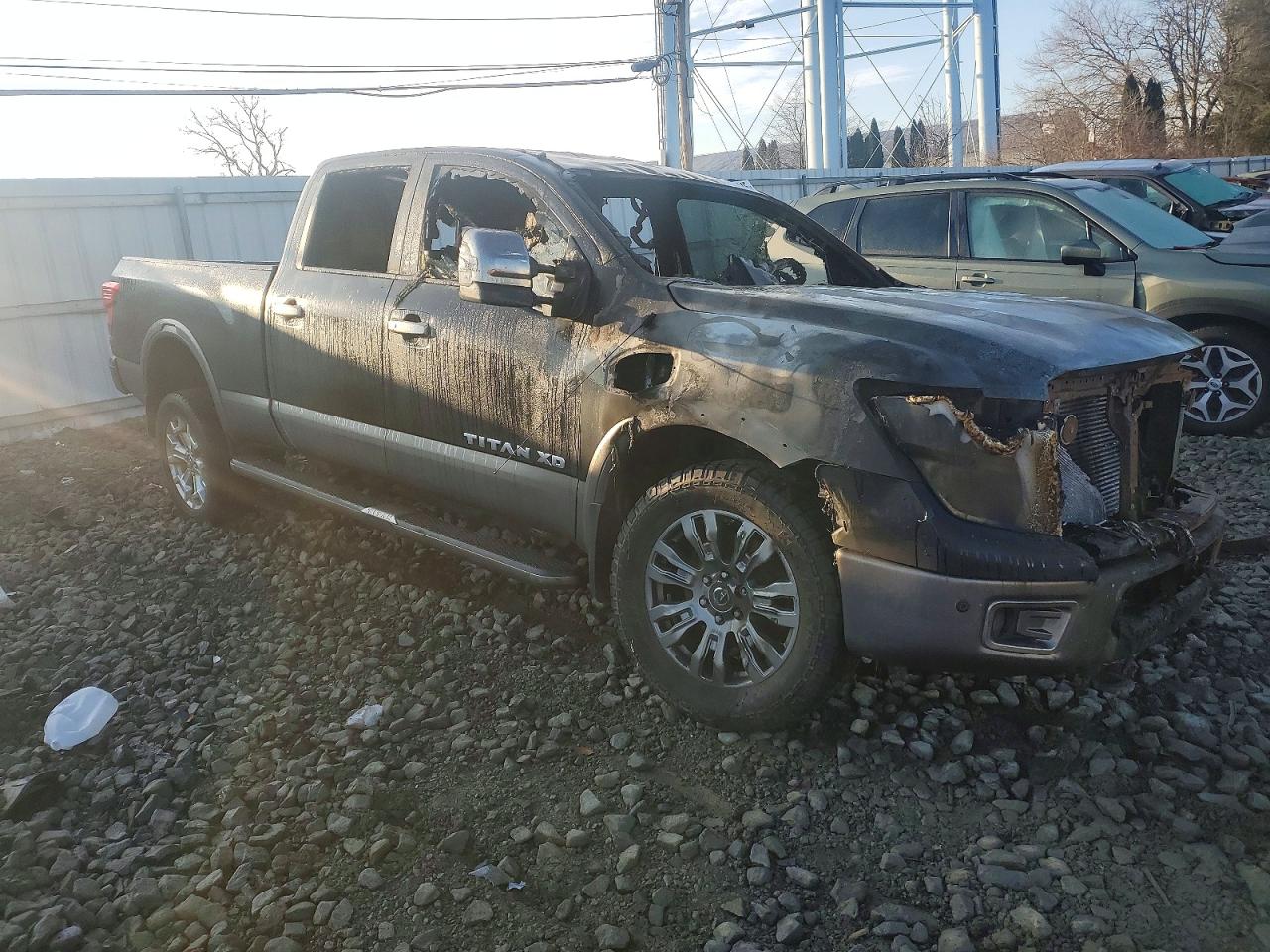 2018 NISSAN TITAN XD SL photo 10