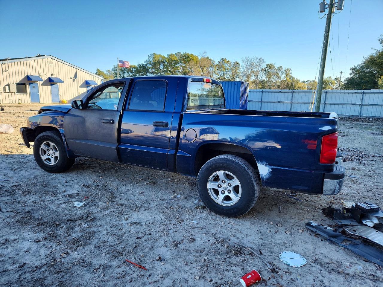 2005 DODGE DAKOTA QUAD SLT photo 3