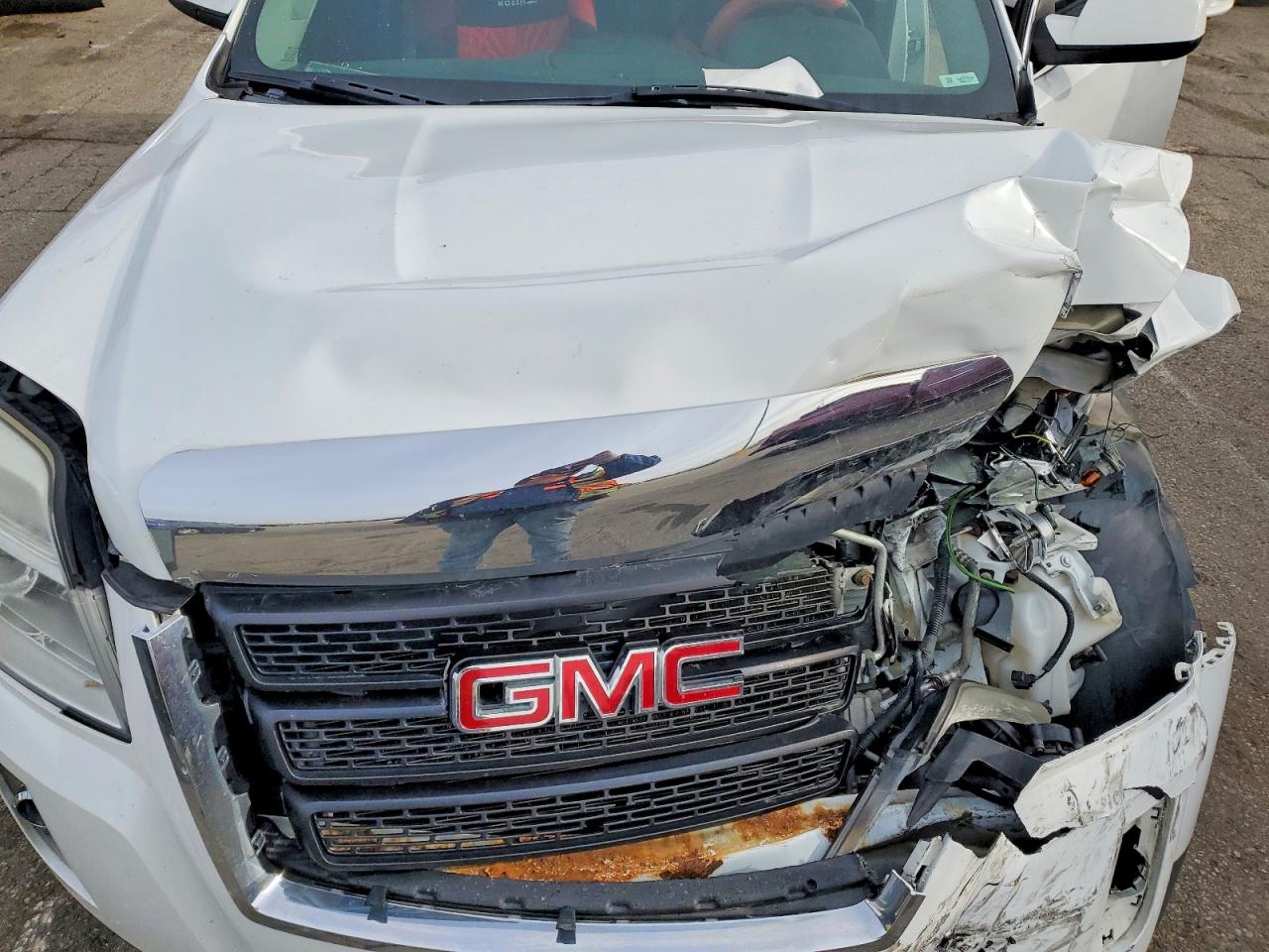 2015 GMC TERRAIN SLE photo 12