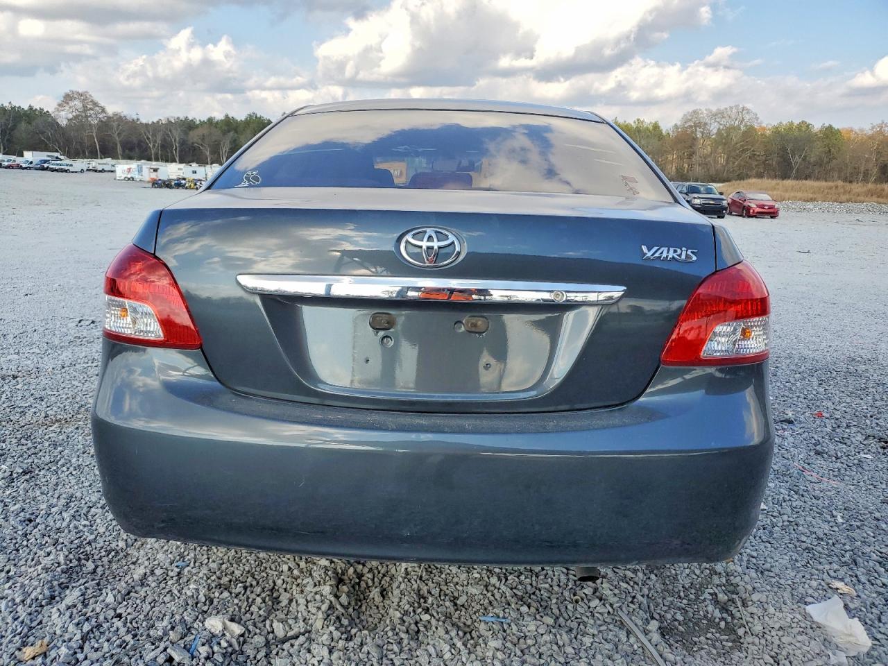 2012 TOYOTA YARIS photo 6
