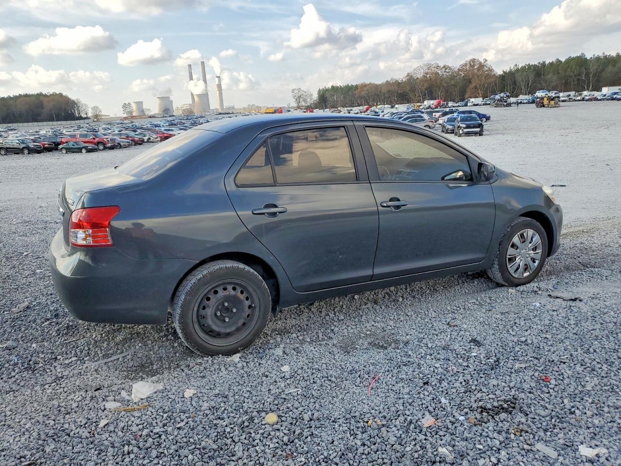 2012 TOYOTA YARIS photo 3
