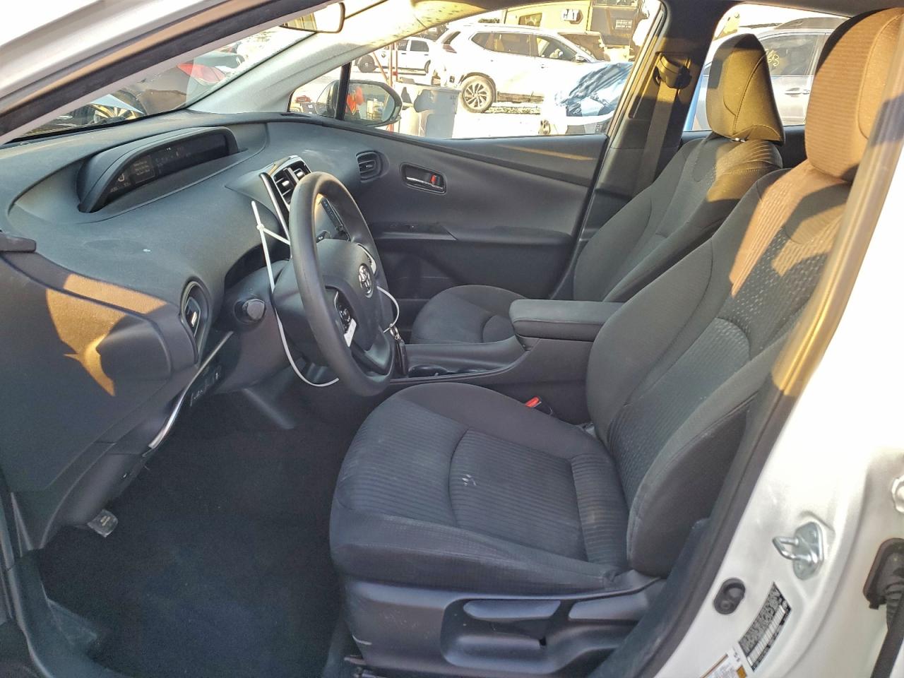 2016 TOYOTA PRIUS photo 7