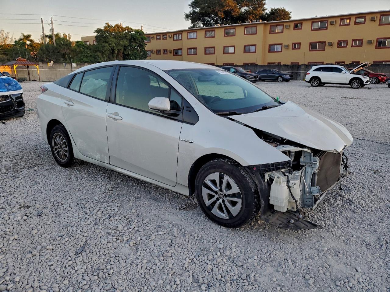 2016 TOYOTA PRIUS photo 4
