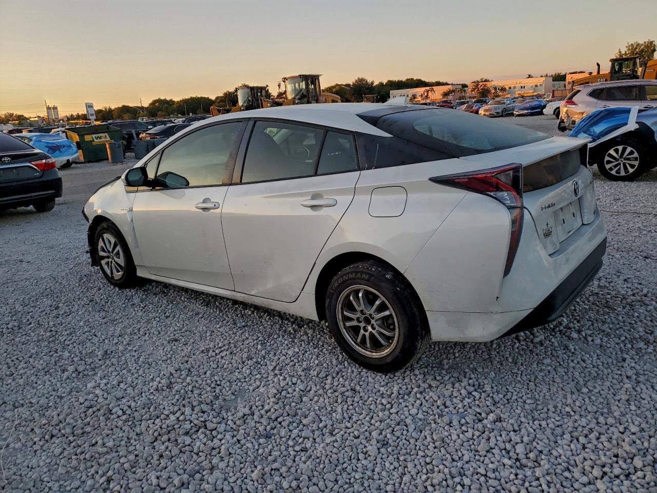 2016 TOYOTA PRIUS photo 2
