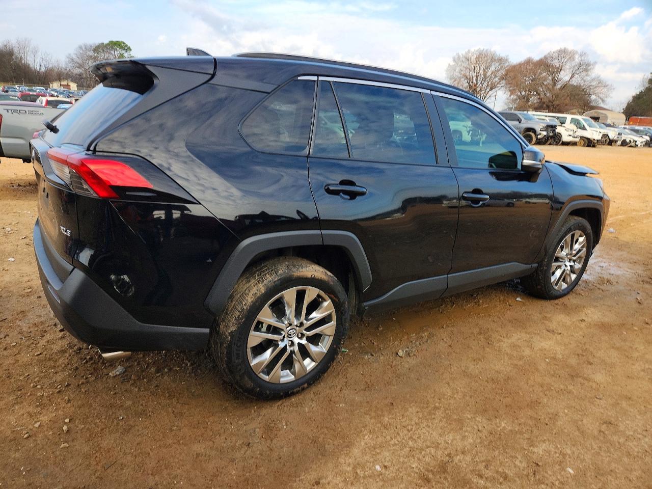 2021 TOYOTA RAV4 XLE PREMIUM photo 3