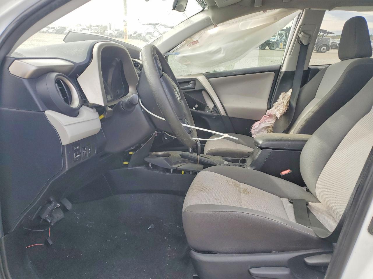2015 TOYOTA RAV4 LE photo 7