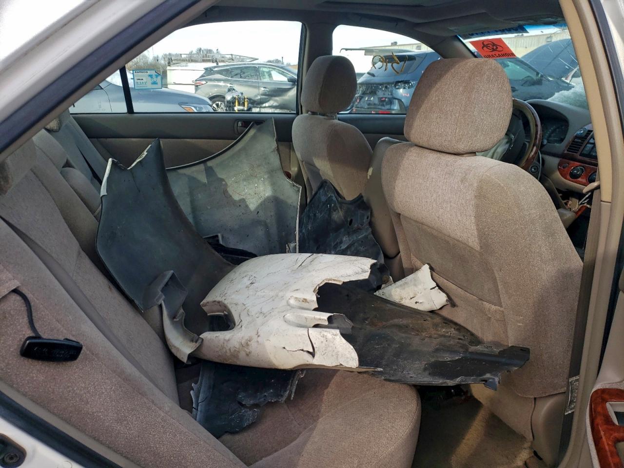 2004 TOYOTA CAMRY LE photo 19