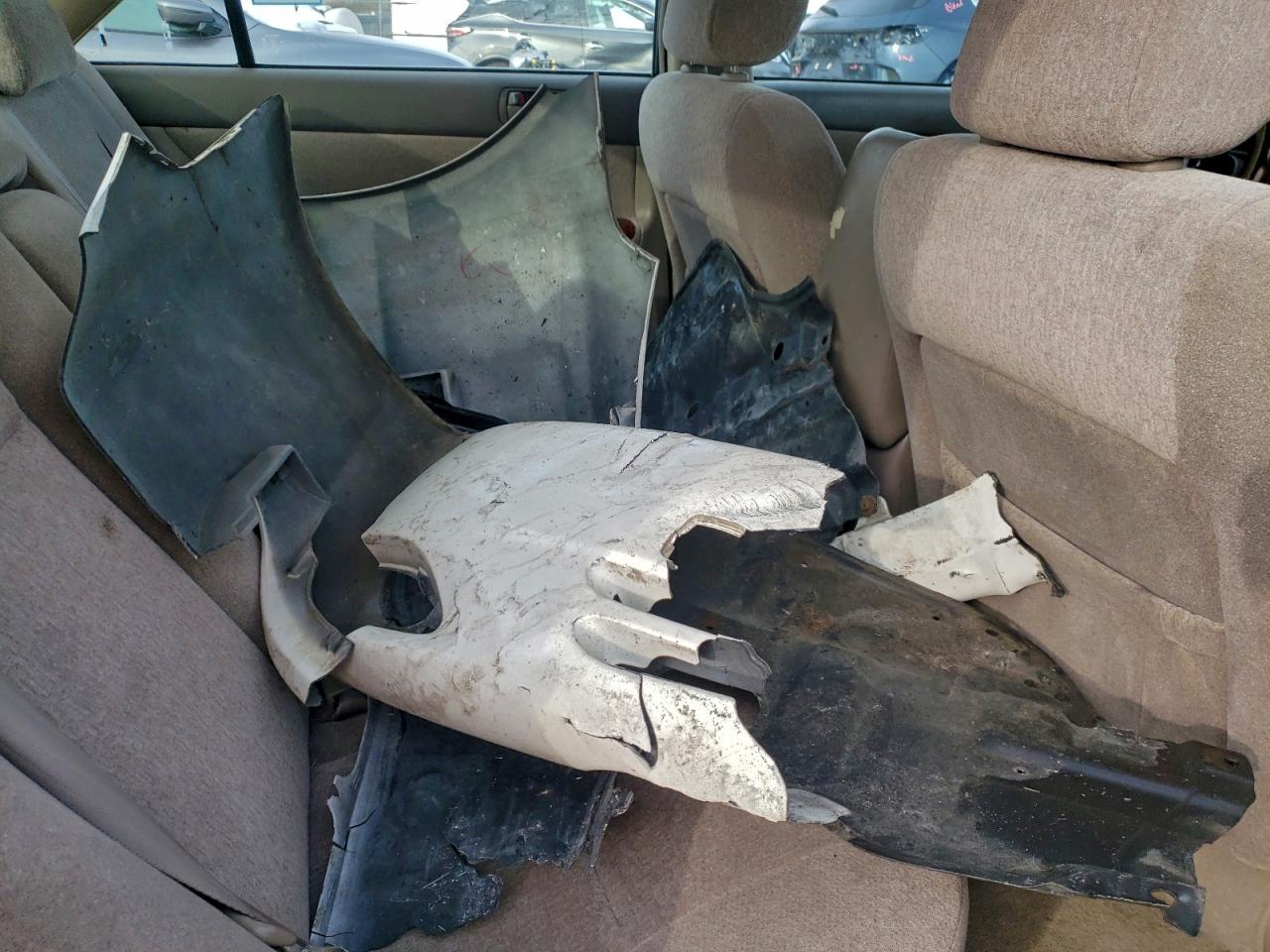 2004 TOYOTA CAMRY LE photo 23