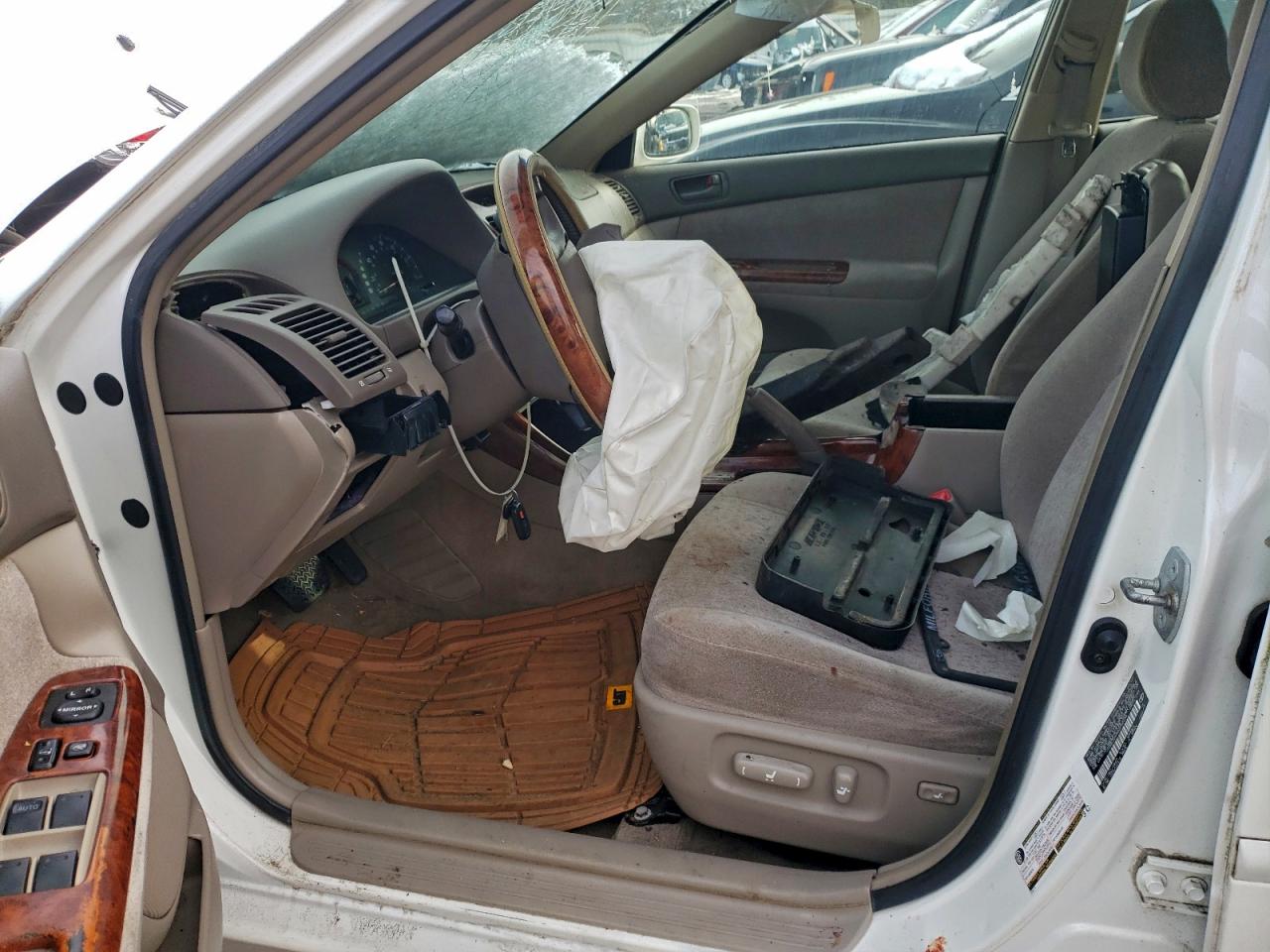 2004 TOYOTA CAMRY LE photo 13