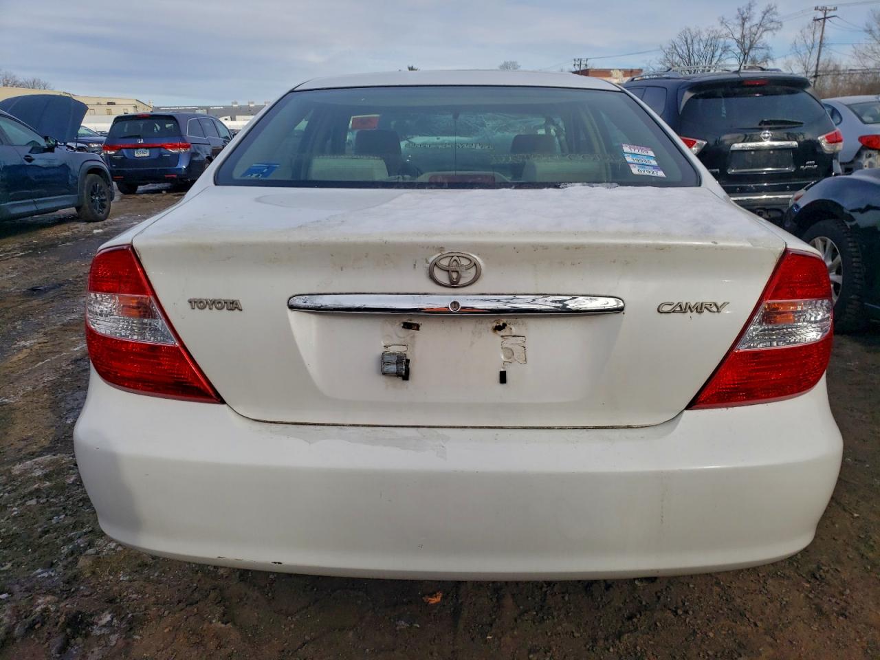 2004 TOYOTA CAMRY LE photo 11
