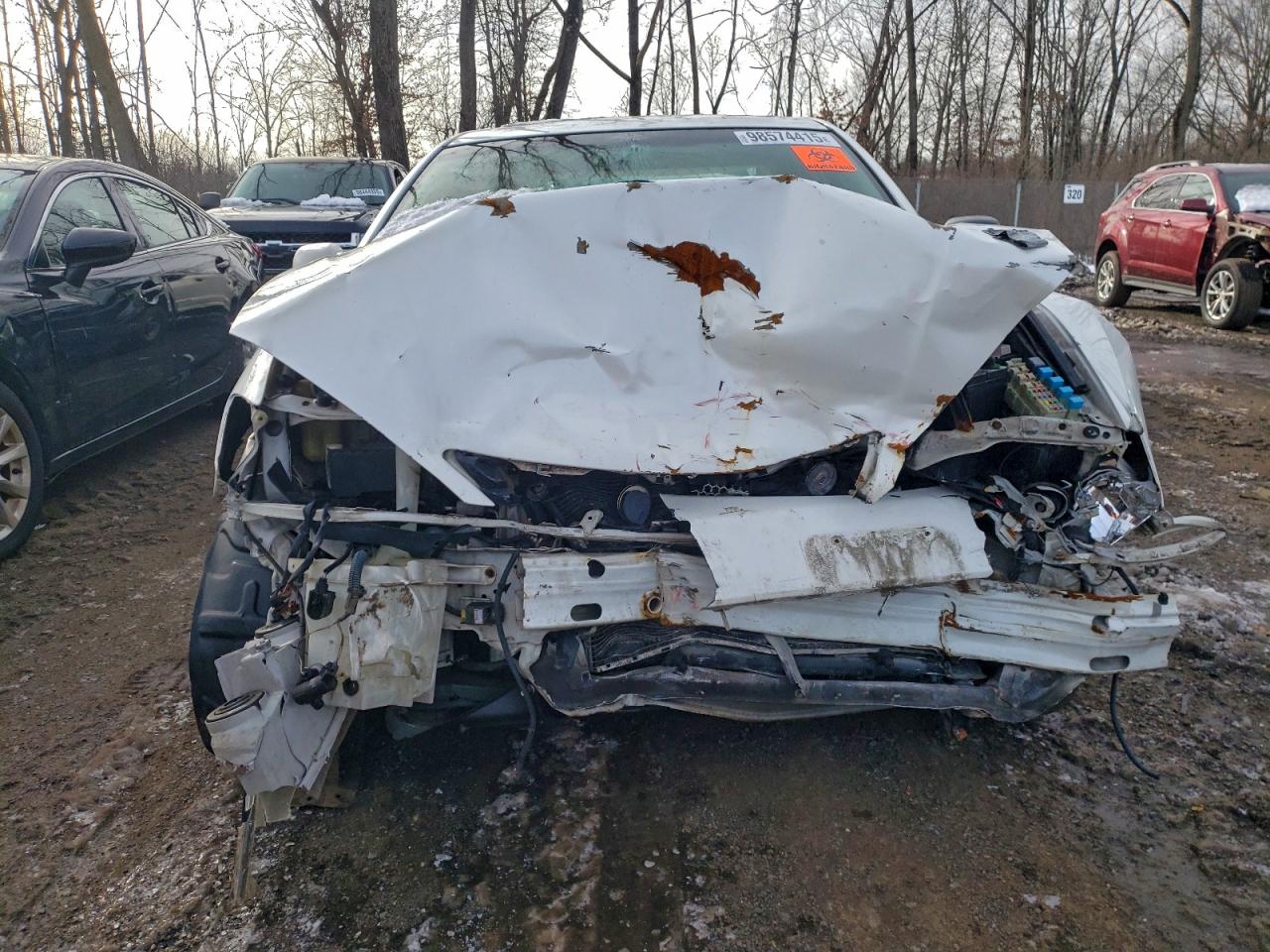 2004 TOYOTA CAMRY LE photo 9