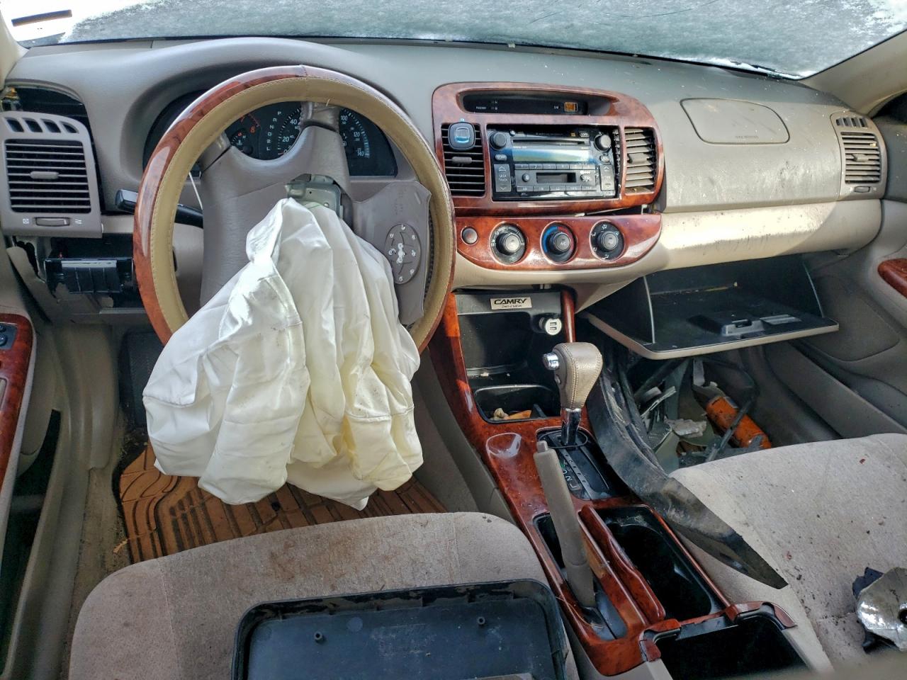 2004 TOYOTA CAMRY LE photo 15