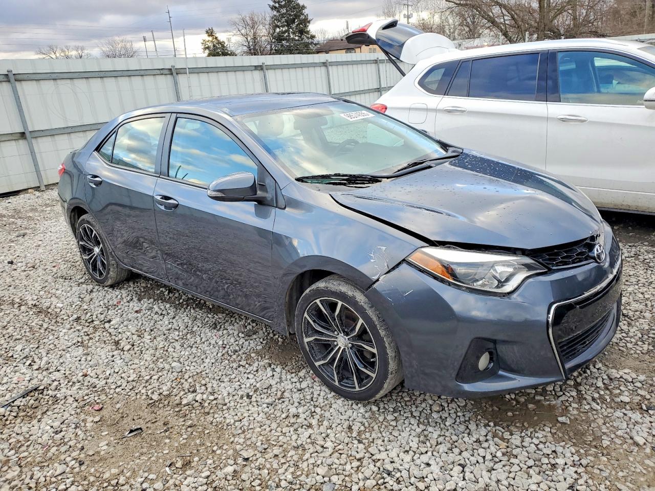 2015 TOYOTA COROLLA L photo 4