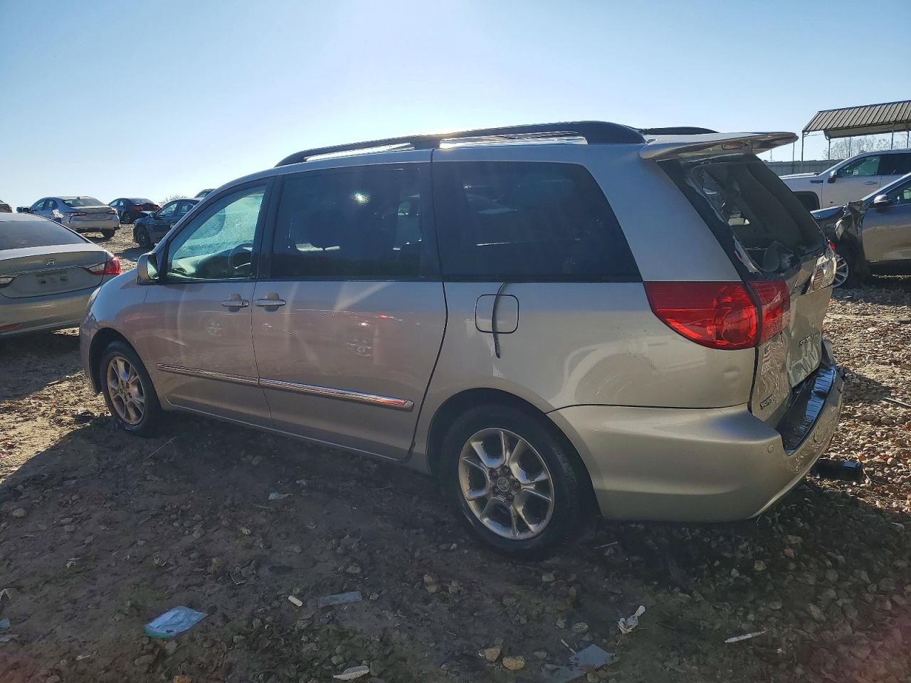 2006 TOYOTA SIENNA XLE photo 2