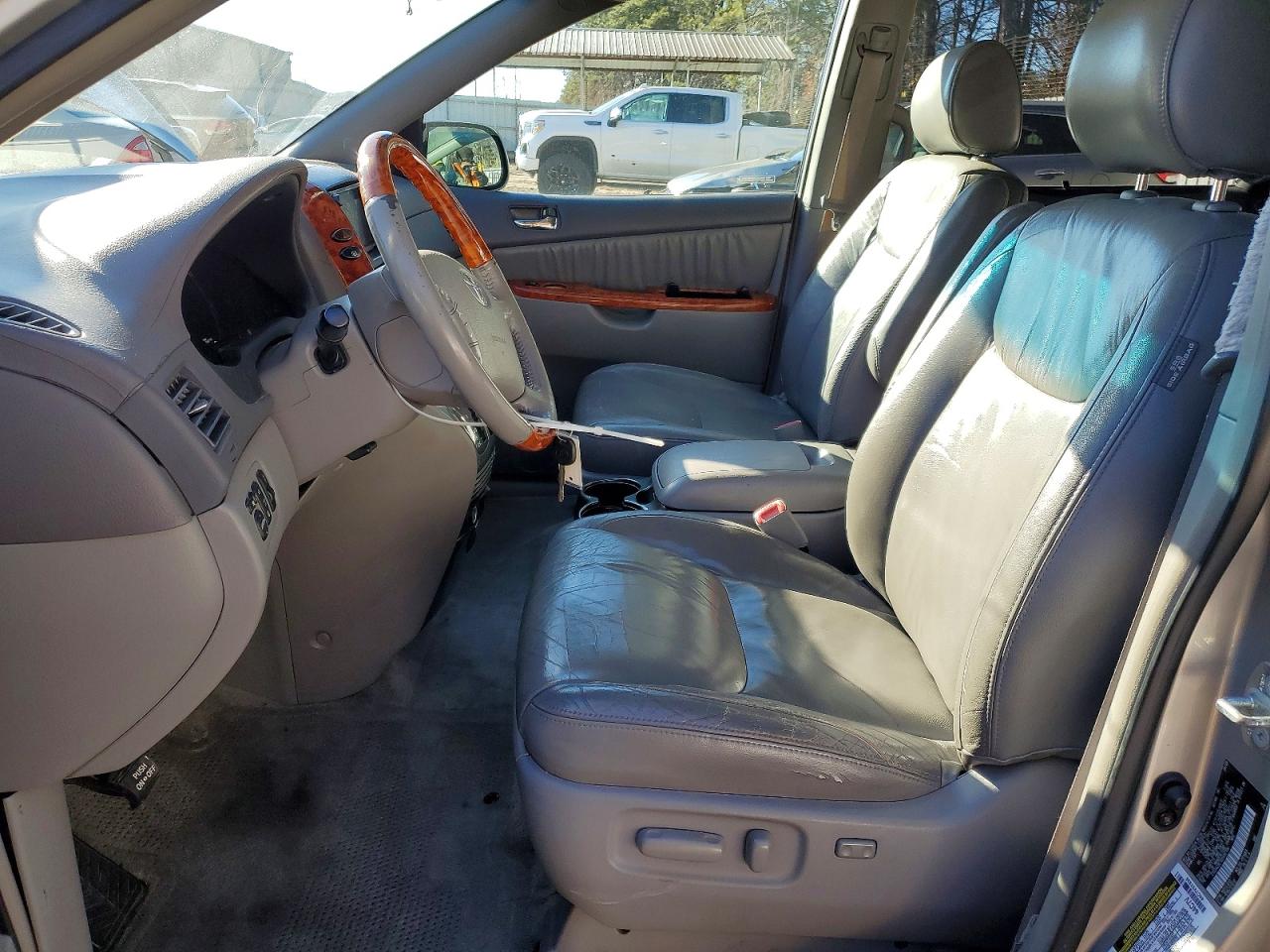2006 TOYOTA SIENNA XLE photo 7