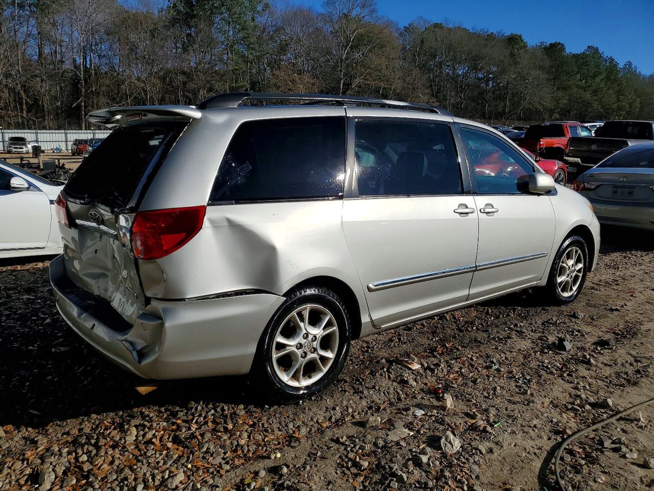 2006 TOYOTA SIENNA XLE photo 3