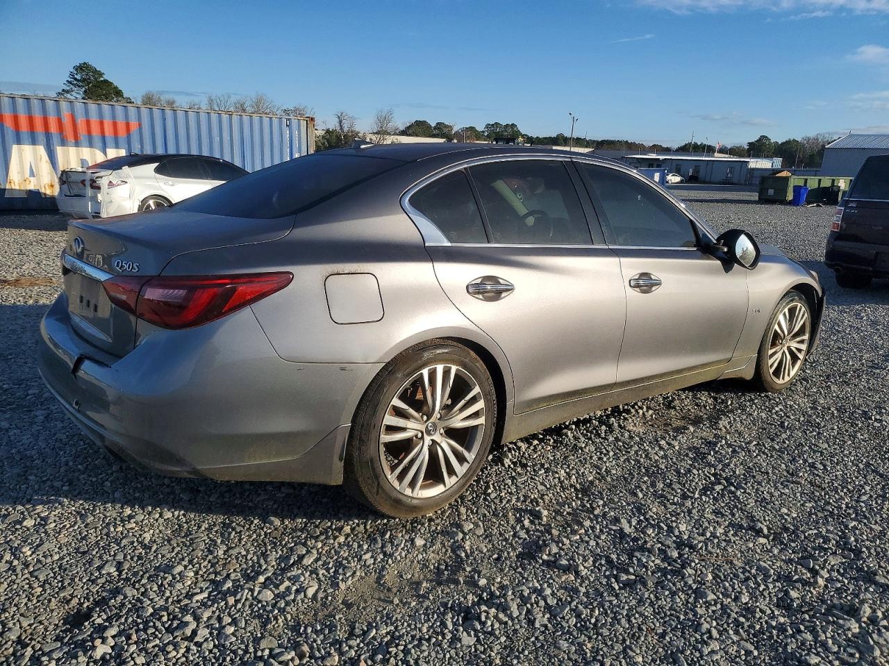 2018 INFINITI Q50 LUXE photo 3