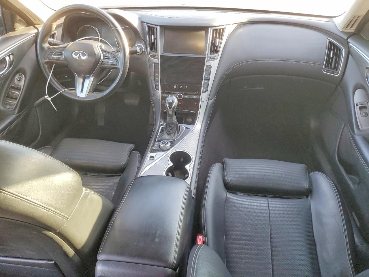2018 INFINITI Q50 LUXE photo 8