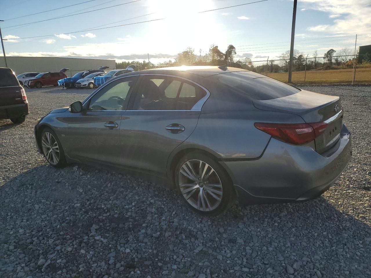 2018 INFINITI Q50 LUXE photo 2