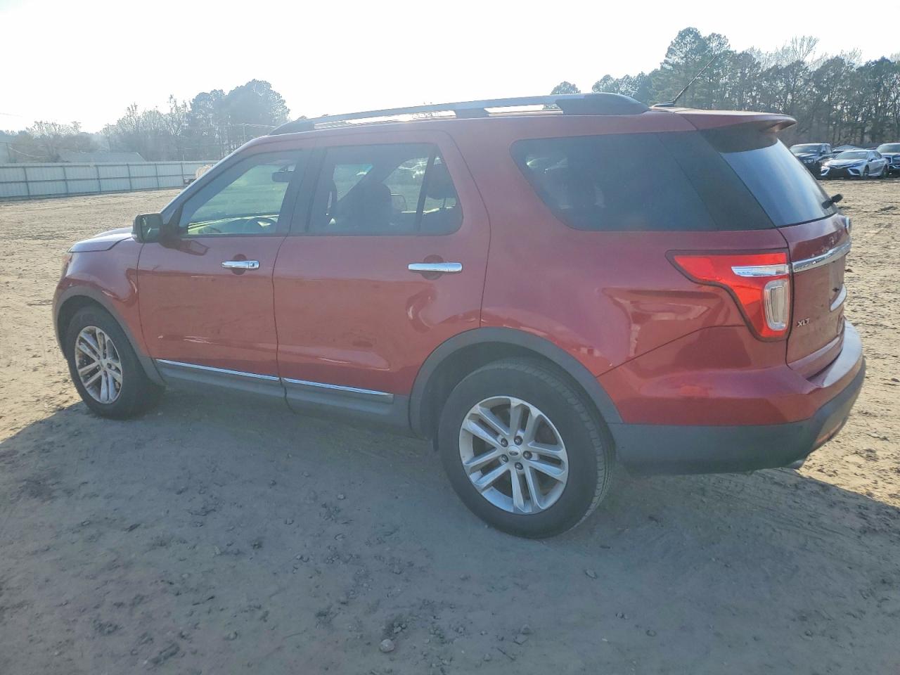 2015 FORD EXPLORER XLT photo 4