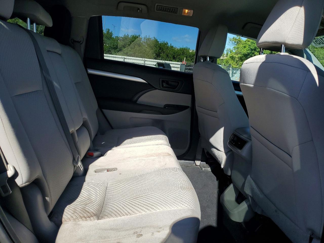 2019 TOYOTA HIGHLANDER LE photo 11