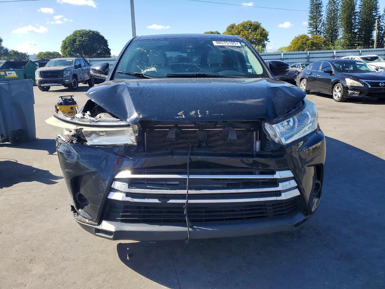 2019 TOYOTA HIGHLANDER LE photo 5