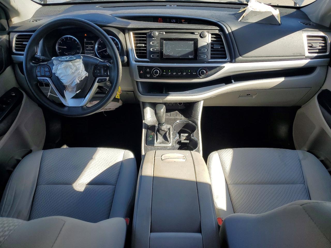 2019 TOYOTA HIGHLANDER LE photo 8
