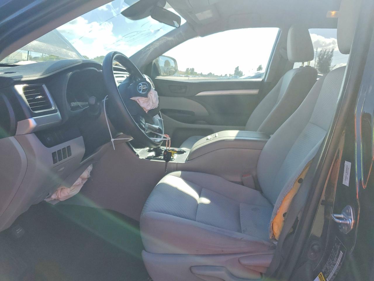 2019 TOYOTA HIGHLANDER LE photo 7