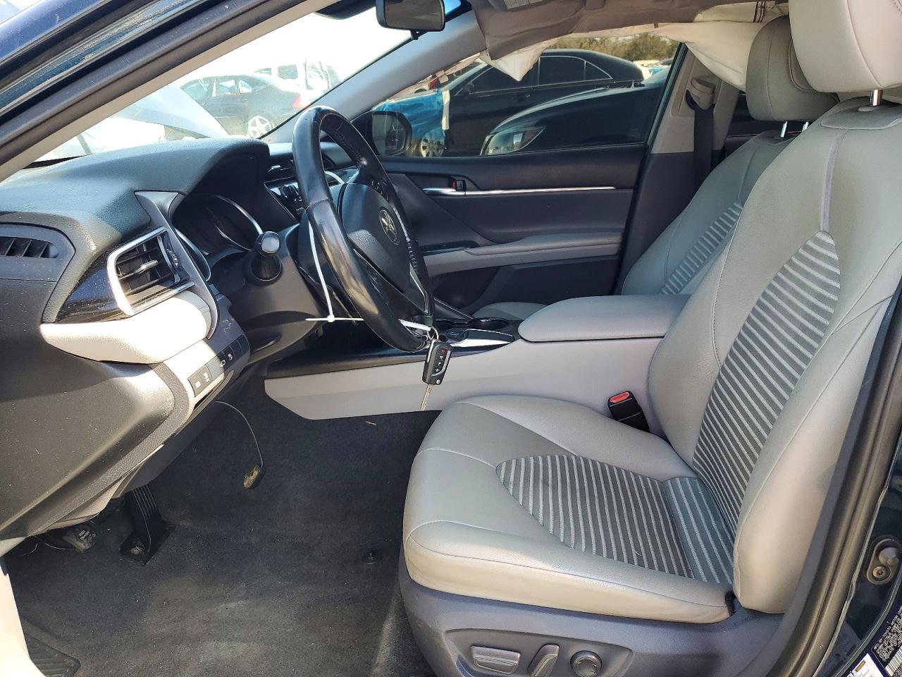 2018 TOYOTA CAMRY photo 7