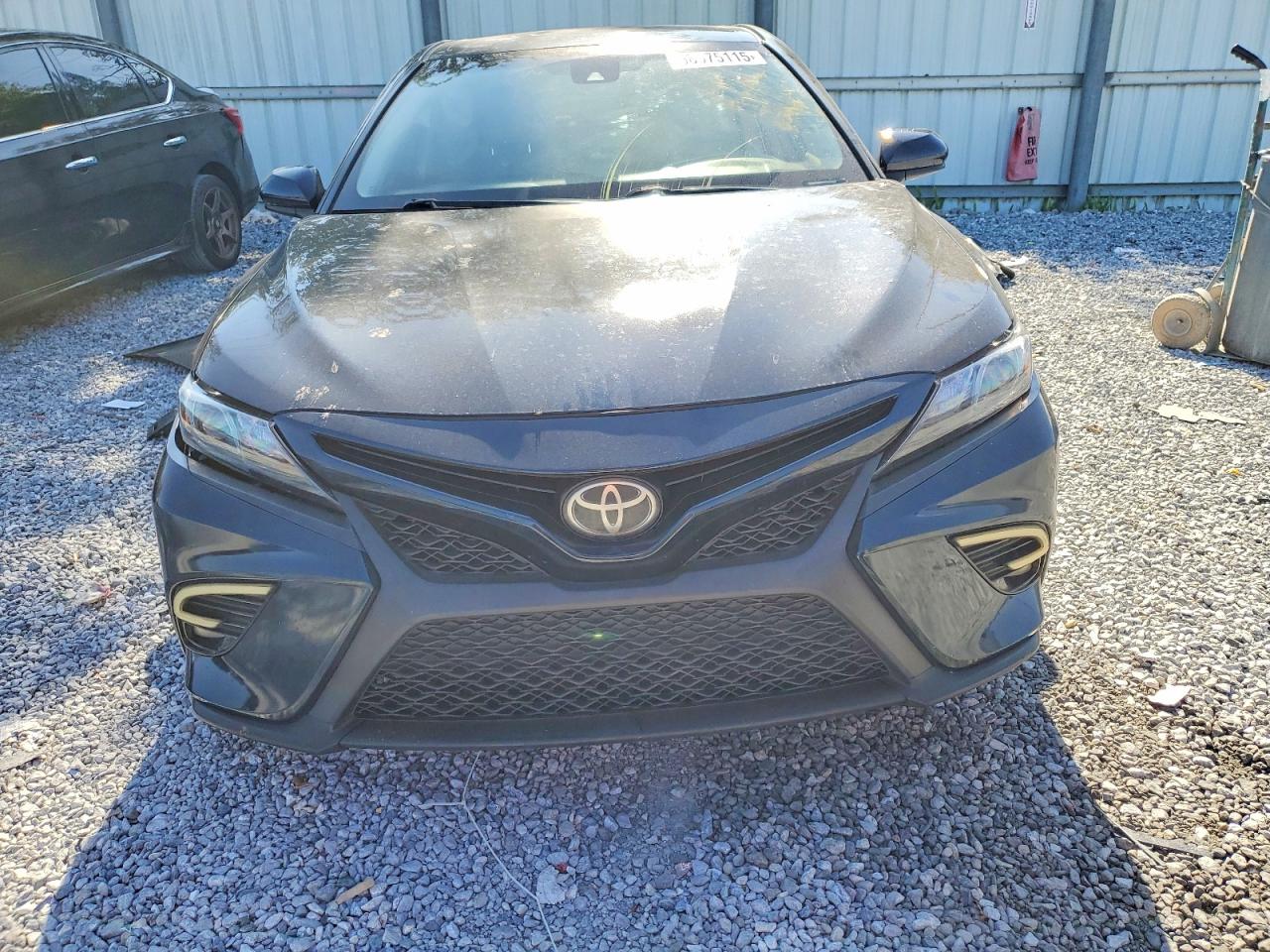 2018 TOYOTA CAMRY photo 5