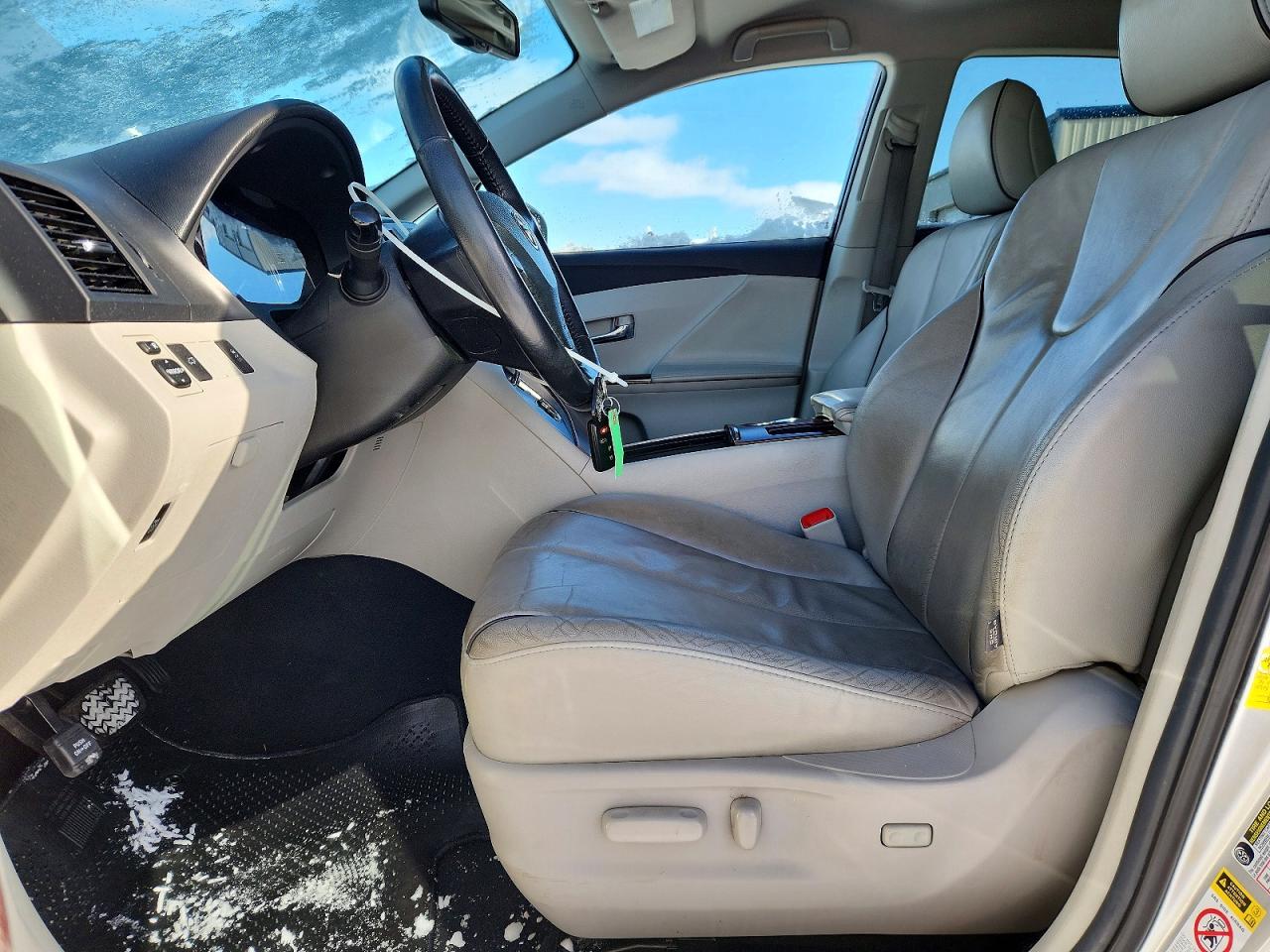 2012 TOYOTA VENZA LE photo 7