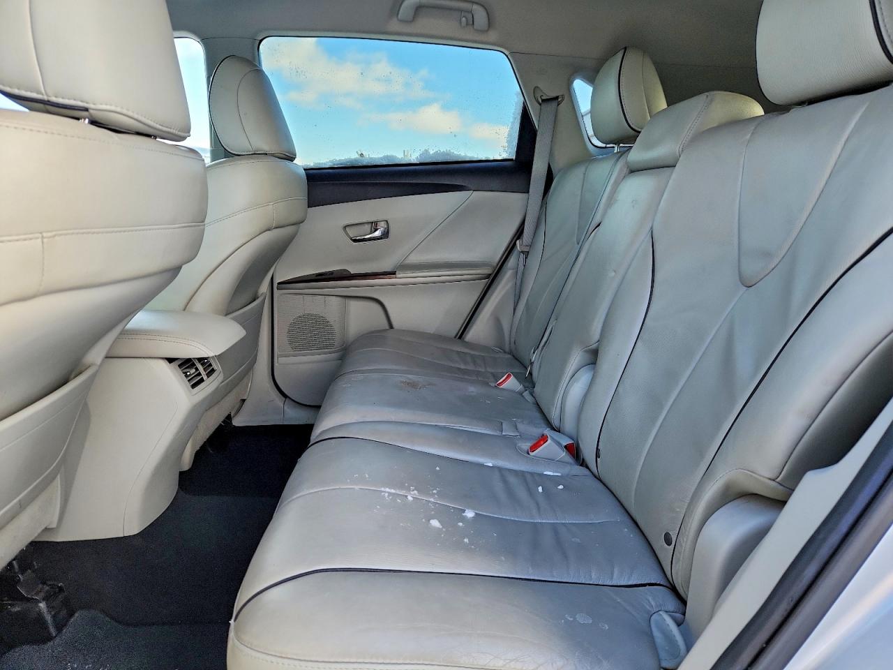 2012 TOYOTA VENZA LE photo 10