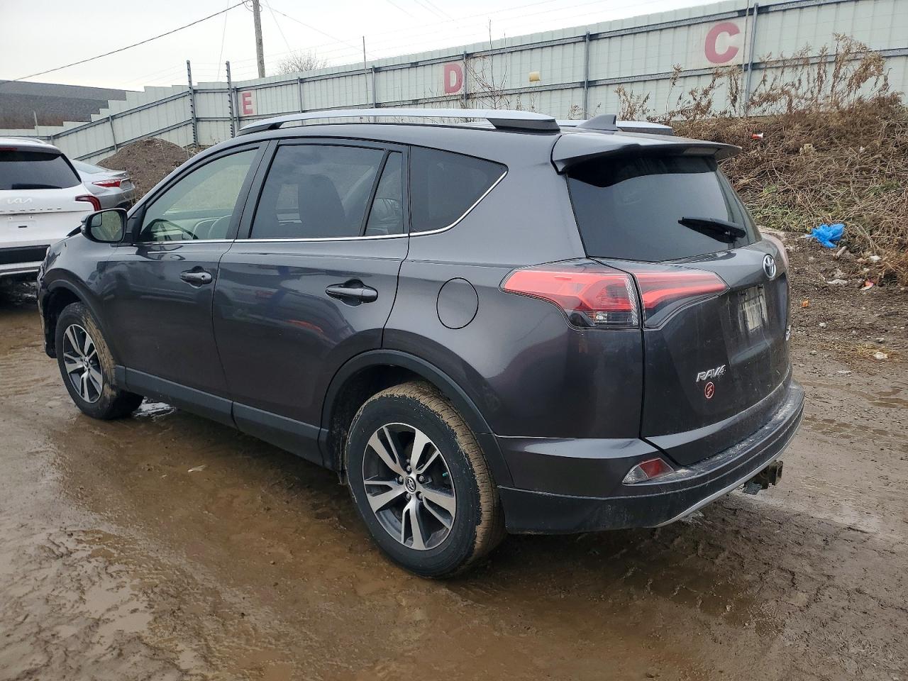 2017 TOYOTA RAV4 XLE photo 2