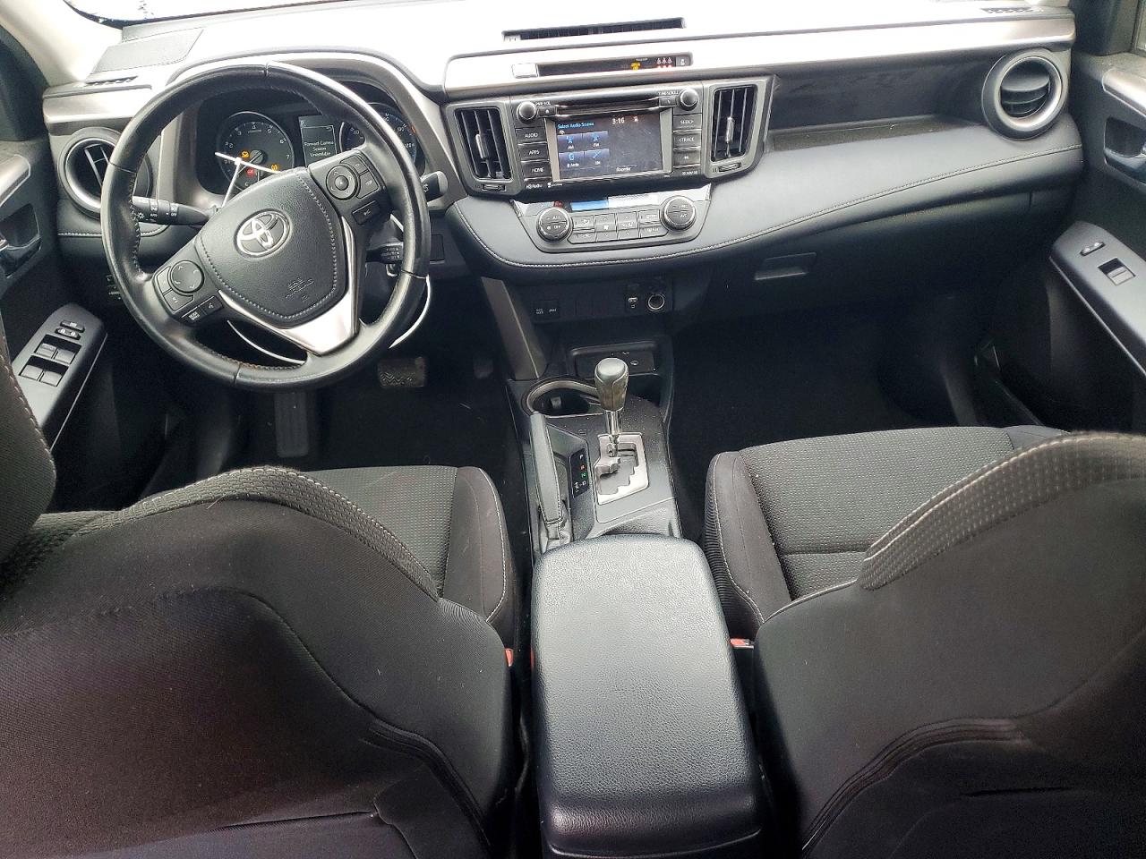 2017 TOYOTA RAV4 XLE photo 8