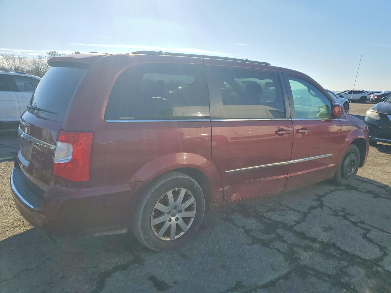 2013 CHRYSLER TOWN & COUNTRY TOURING photo 3