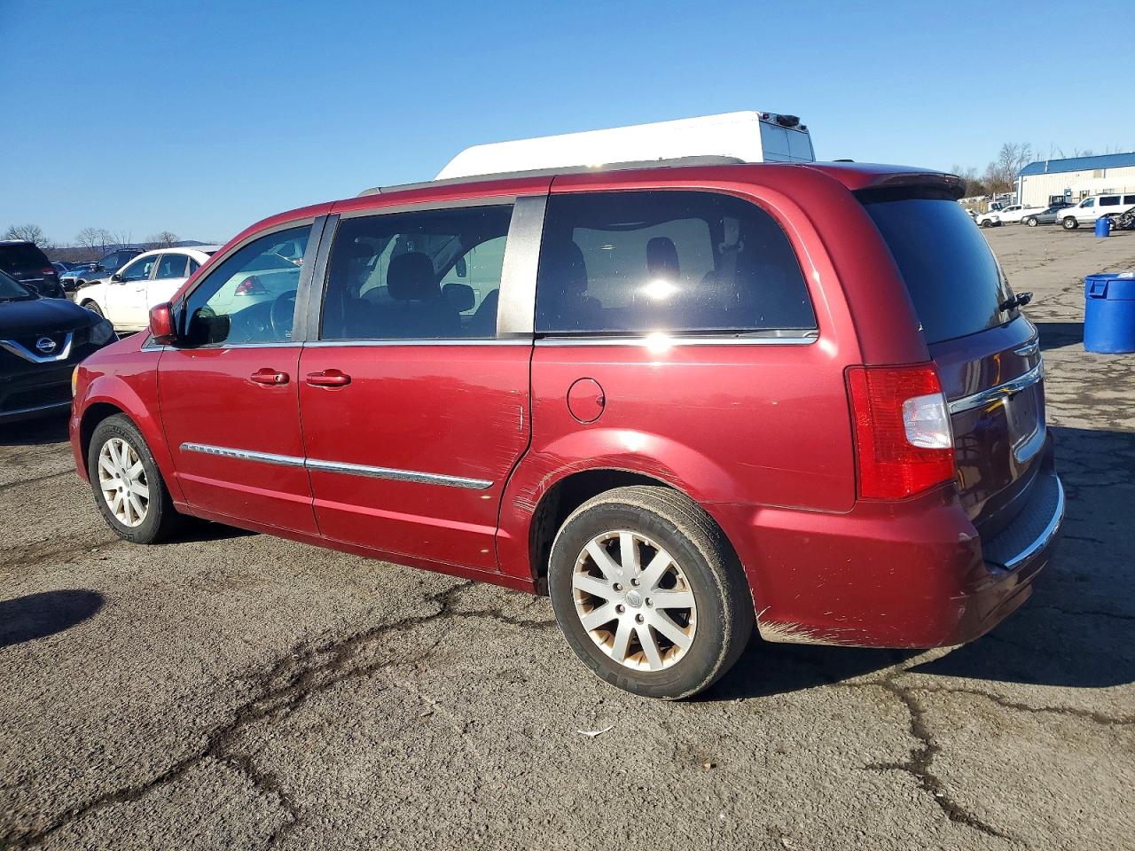 2013 CHRYSLER TOWN & COUNTRY TOURING photo 2