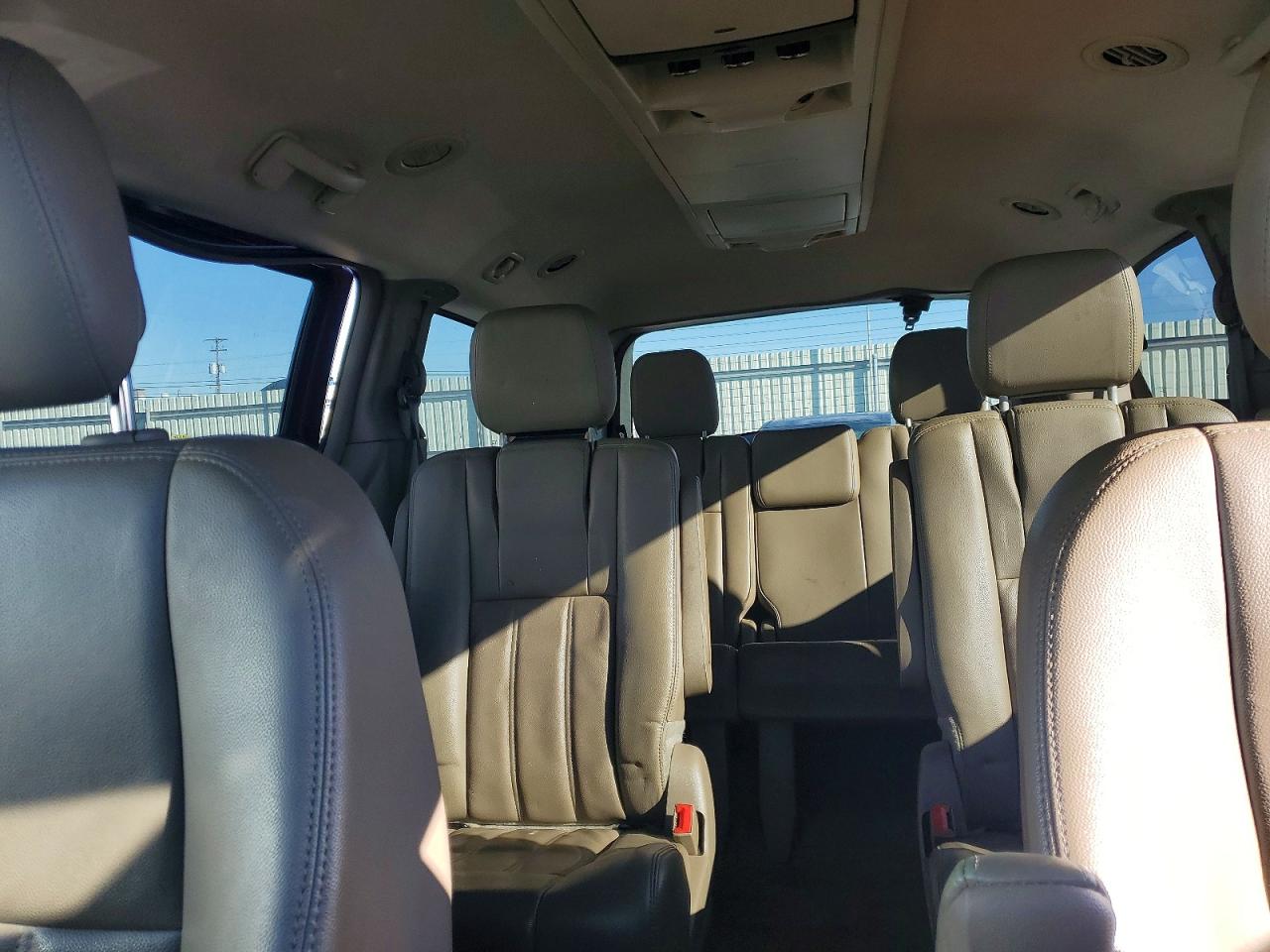 2013 CHRYSLER TOWN & COUNTRY TOURING photo 10