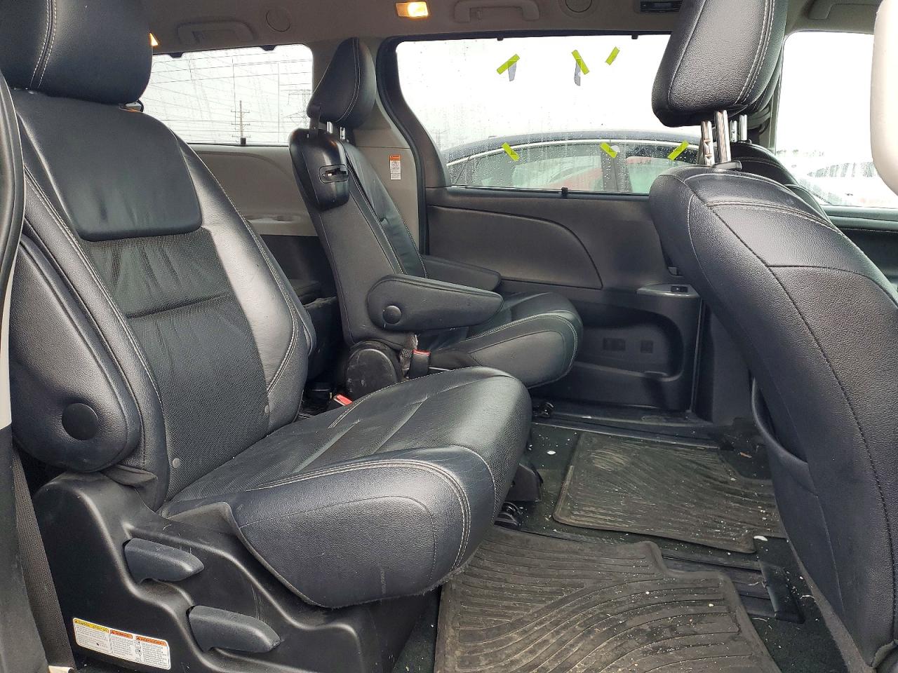 2016 TOYOTA SIENNA SE photo 10