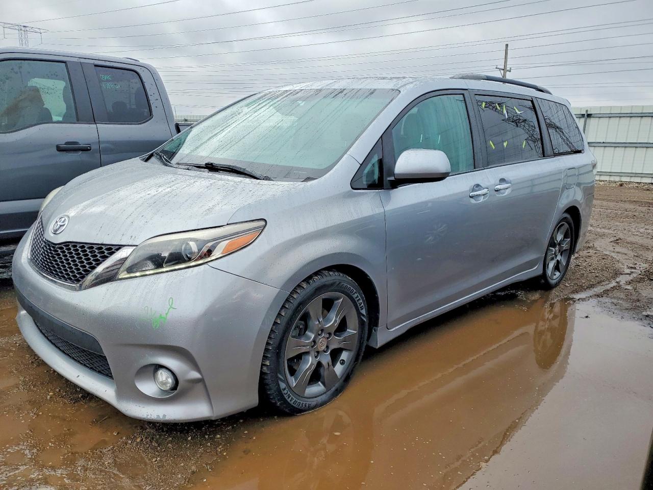 2016 TOYOTA SIENNA