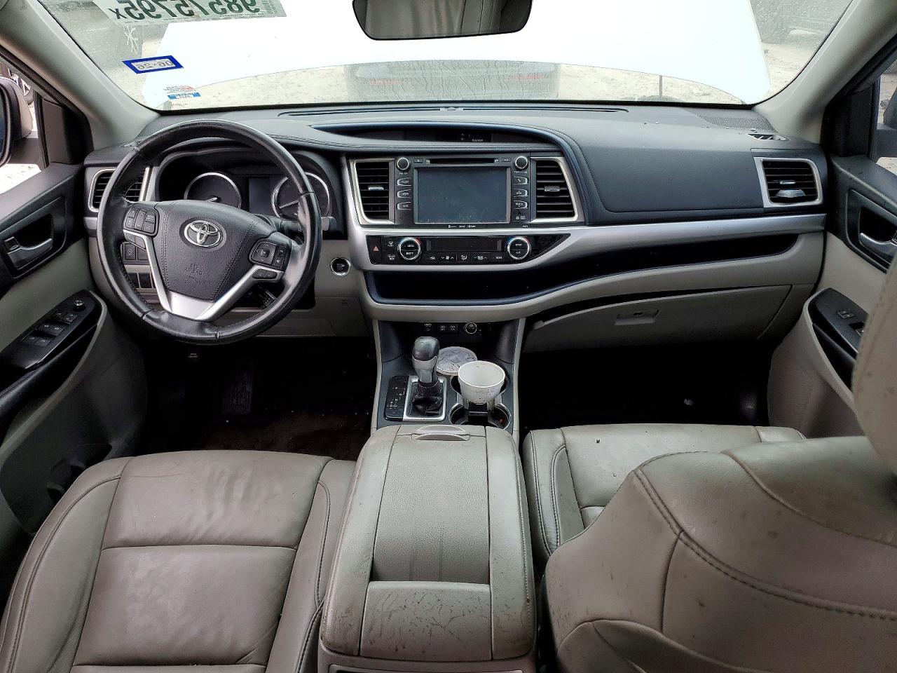2018 TOYOTA HIGHLANDER XLE photo 8