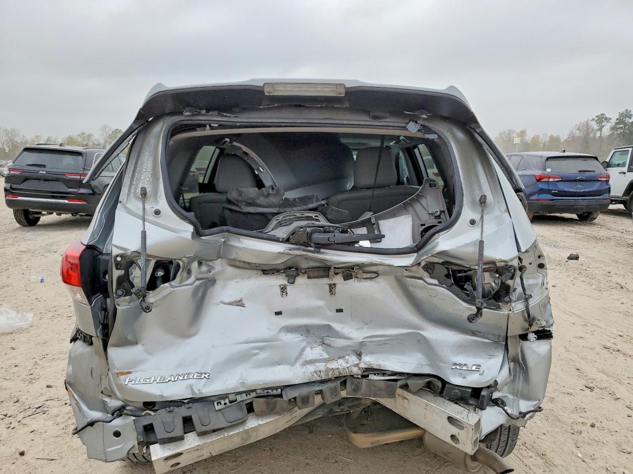 2018 TOYOTA HIGHLANDER XLE photo 6