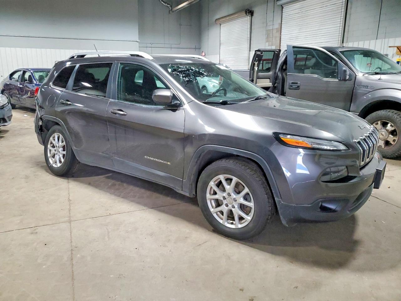 2015 JEEP CHEROKEE LATITUDE photo 4
