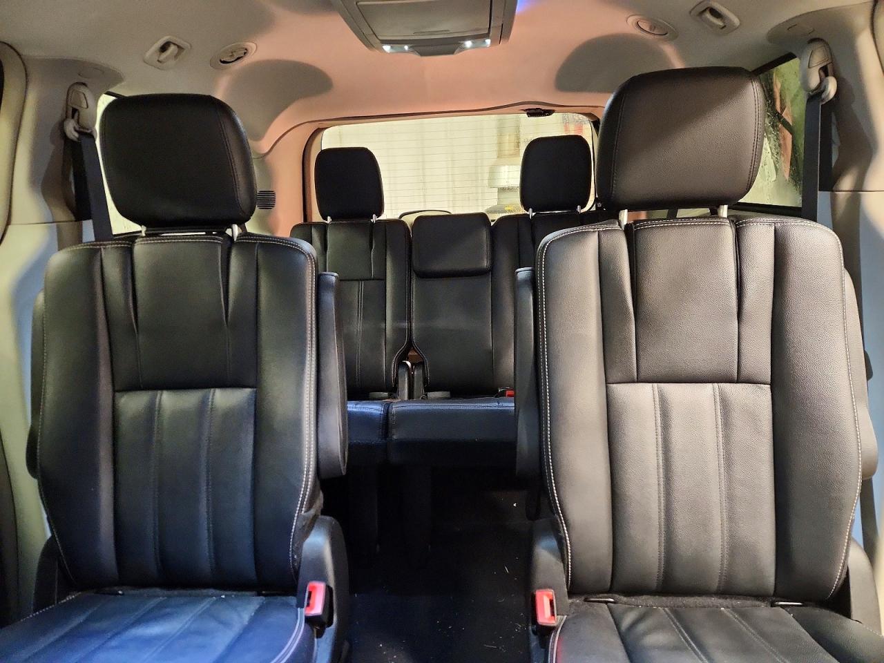2015 CHRYSLER TOWN & COUNTRY TOURING photo 28