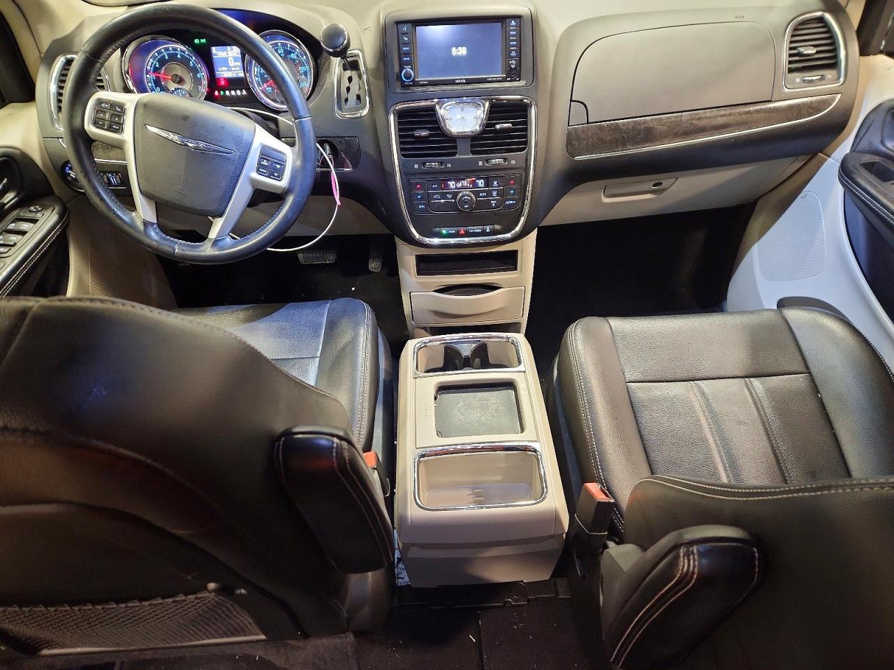2015 CHRYSLER TOWN & COUNTRY TOURING photo 22