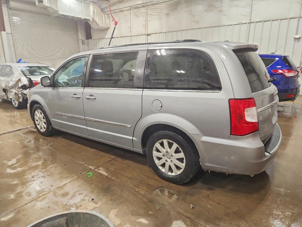 2015 CHRYSLER TOWN & COUNTRY TOURING photo 4