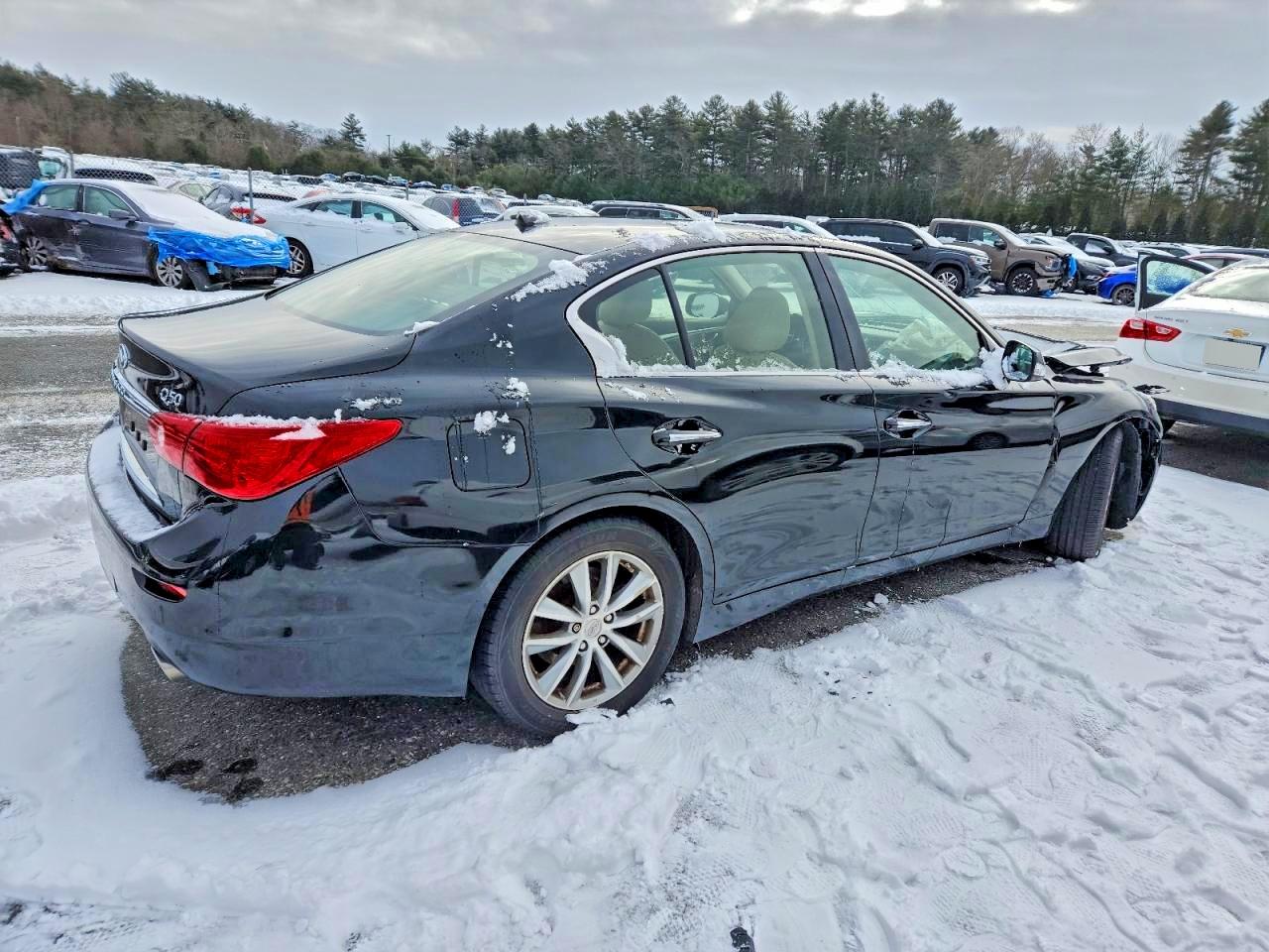 2015 INFINITI Q50 BASE photo 3
